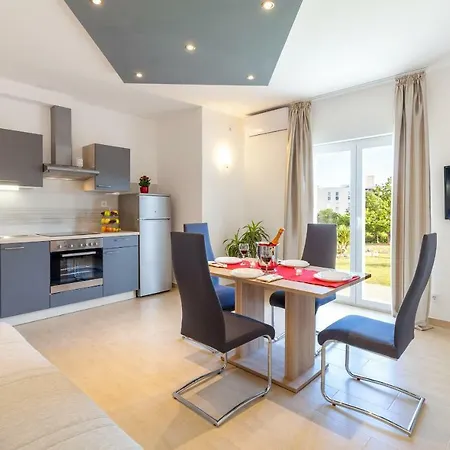 Apartament Sunny Garden A2 *