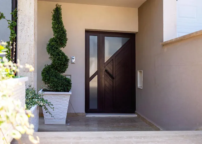 Апартаменти Sunny Garden A2