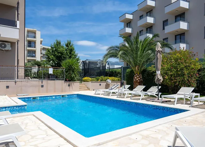 Апартаменти Sunny Garden A2 *