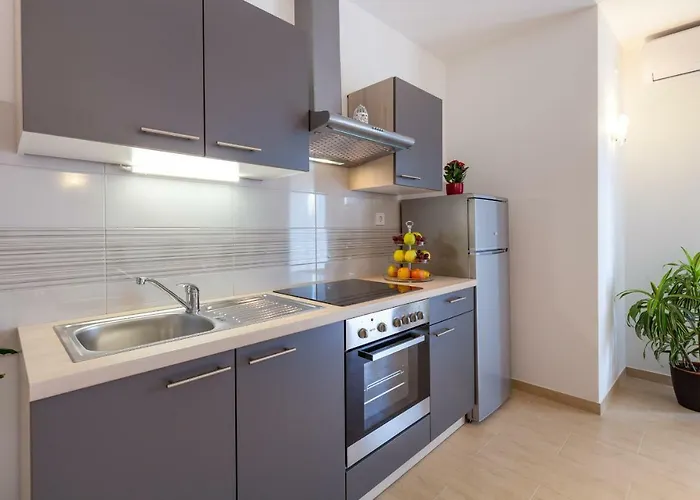 Апартаменти Sunny Garden A2 *