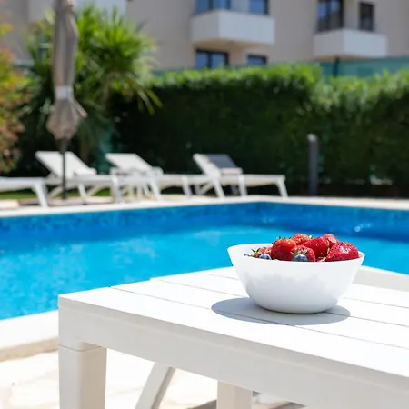 Sunny Garden A2 Apartment *