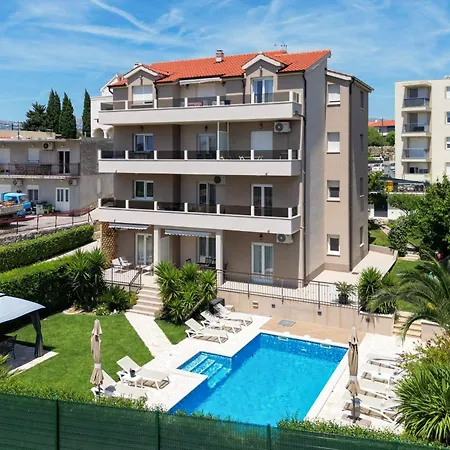 Sunny Garden A2 Apartment